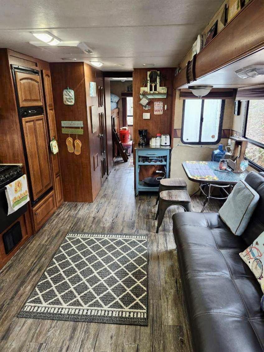 Rv Adventure Roscoe Pet Friendly Otel Dış mekan fotoğraf