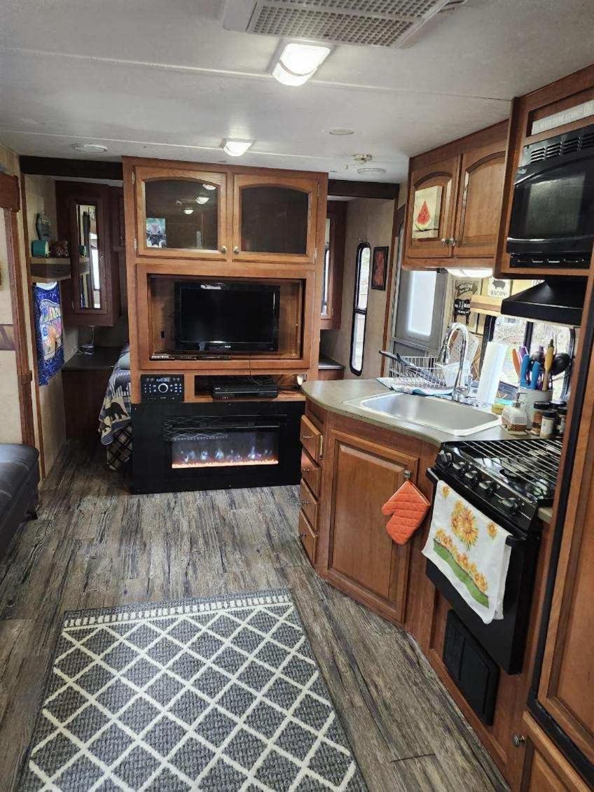Rv Adventure Roscoe Pet Friendly Otel Dış mekan fotoğraf